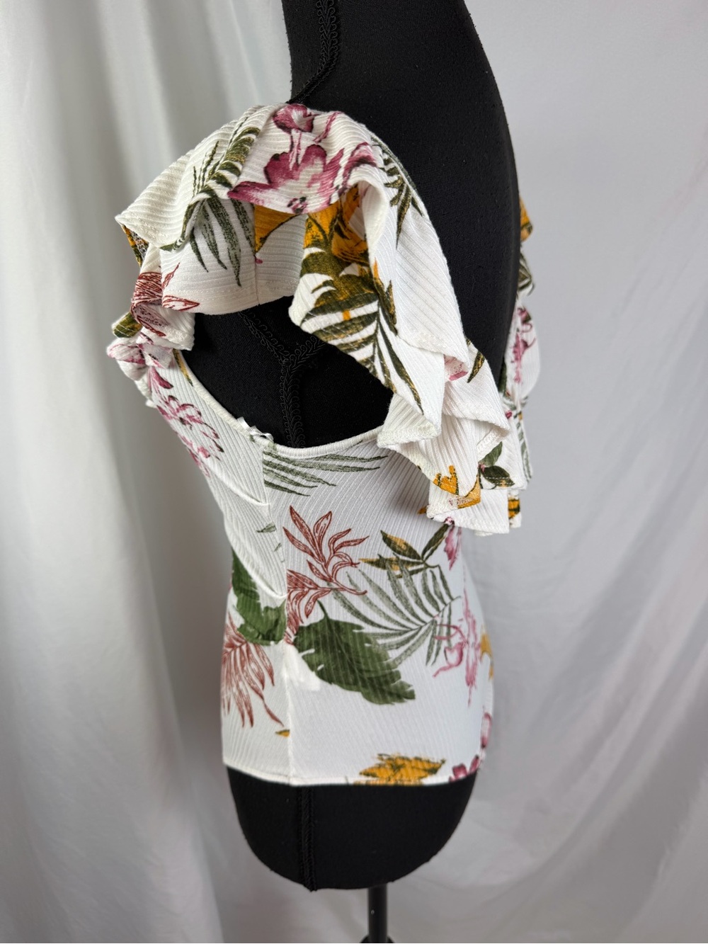 ASTR the Label Floral Ruffle Top Ribbed Stretch Romantic Boho Bodysuit Small - Picture 10 of 13